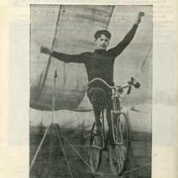 10. Angel Holmer, equilibrista en bicicleta del Circo Ecuestre Europeo, 1903.