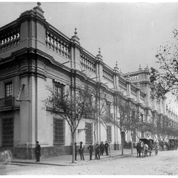 8. La Moneda en 1900.