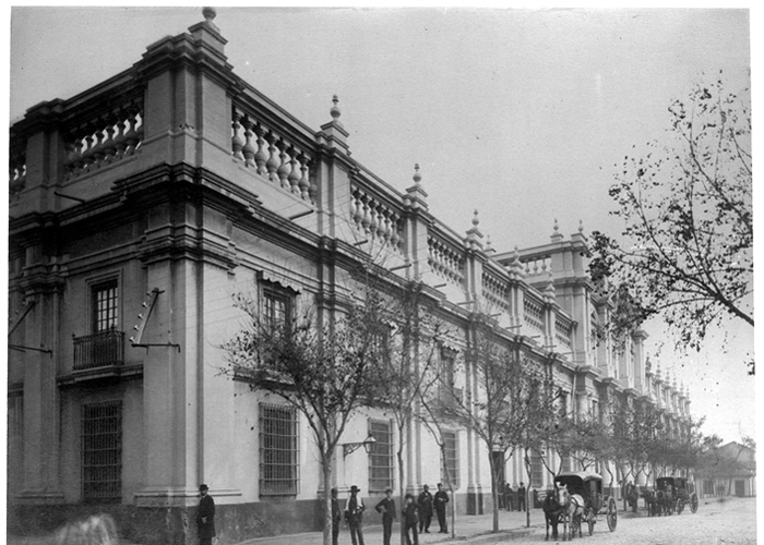 8. La Moneda en 1900.