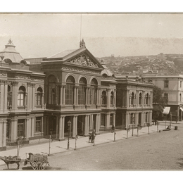 6. Palacio de Juana Ross de Edwards en la Plaza Victoria de Valparaíso, 1900