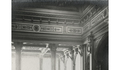 7. Vista interior del palacio Cousiño de Lota, 1930. Se observan columnas y elementos decorativos.