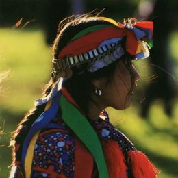 3. Cintillo de plata en mujer mapuche.