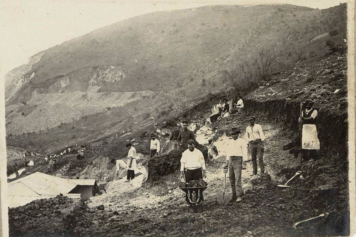 Primeros trabajos camino por subida Bellavista.