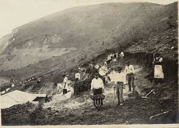 Primeros trabajos camino por subida Bellavista.