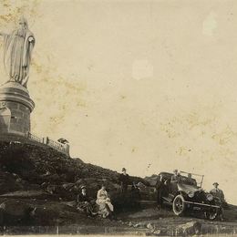 Virgen en la cumbre del cerro.