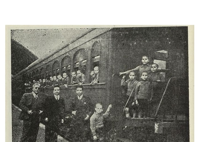 2. Un ferrocarril solía llevar a niñas y niños a su lugar de vacaciones.