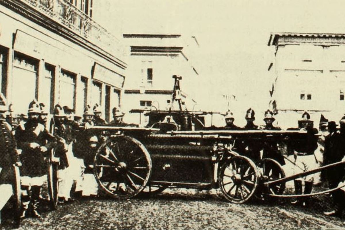 4. Voluntarios de la Primera Compañía de Bomberos de Valparaíso, hacia 1865.