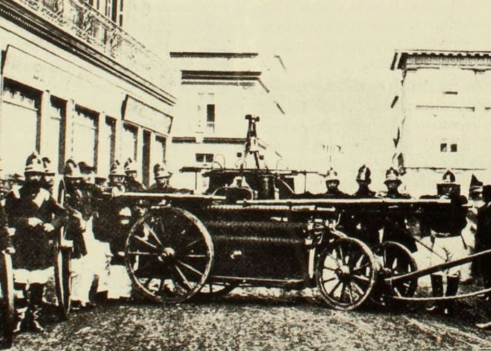 4. Voluntarios de la Primera Compañía de Bomberos de Valparaíso, hacia 1865.