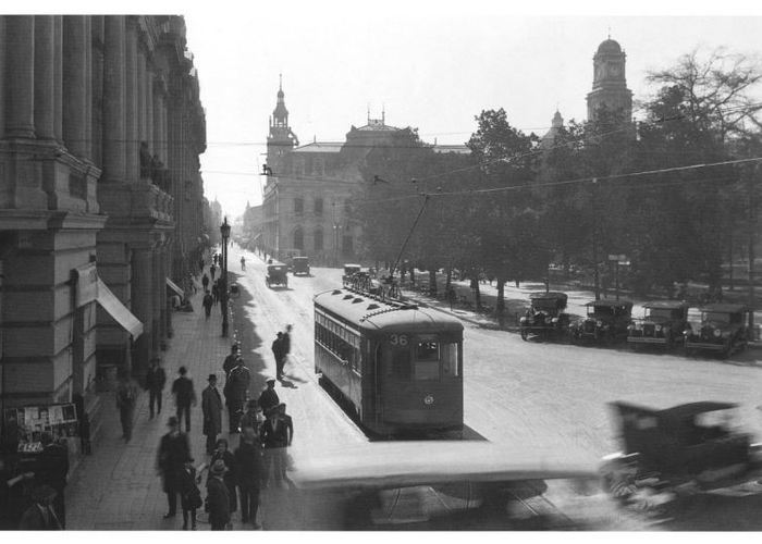 3. Tranvía en Plaza de Armas, 1927.