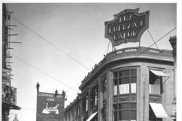 4. El edificio de “La Luz”. Ahumada esquina Compañía, 1929.