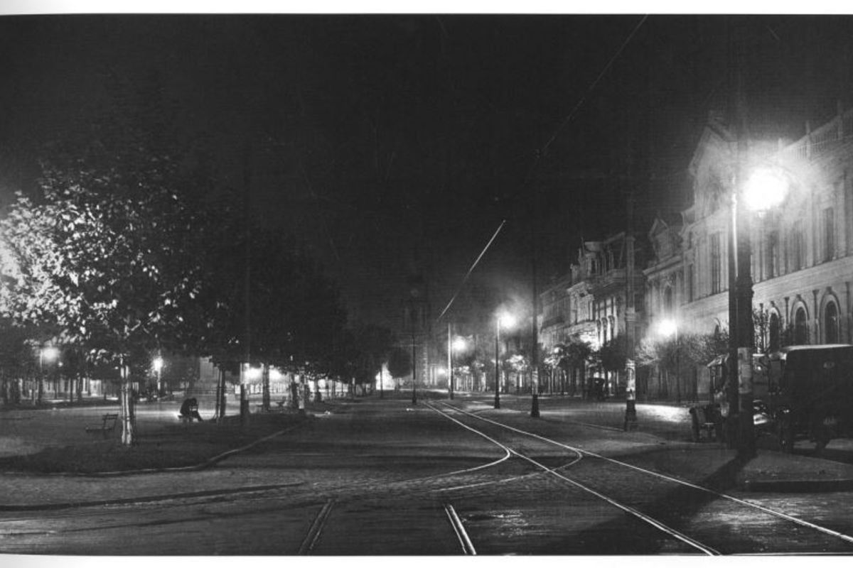 7. Santiago iluminado de noche. Alameda con San Diego, 1927.