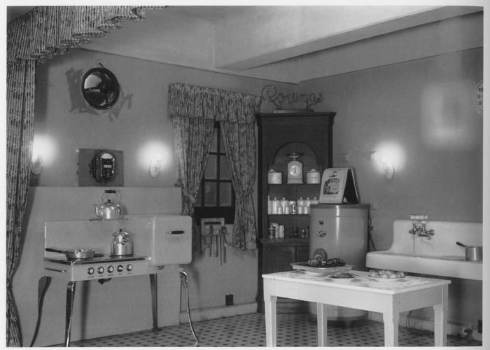 2. Cocina eléctrica construida en Chile, 1932.