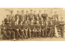 6. Alumnos y profesores de la Escuela Normal de Victoria, provincia de Malleco, 1919.