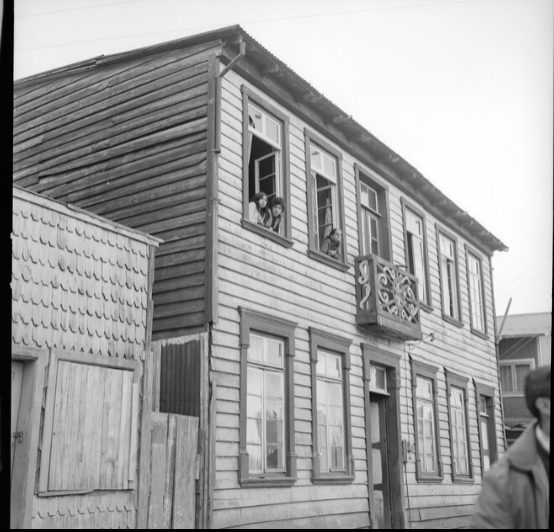 4. Casa de Chiloé, 1973. Fotografía de Armindo Cardoso.