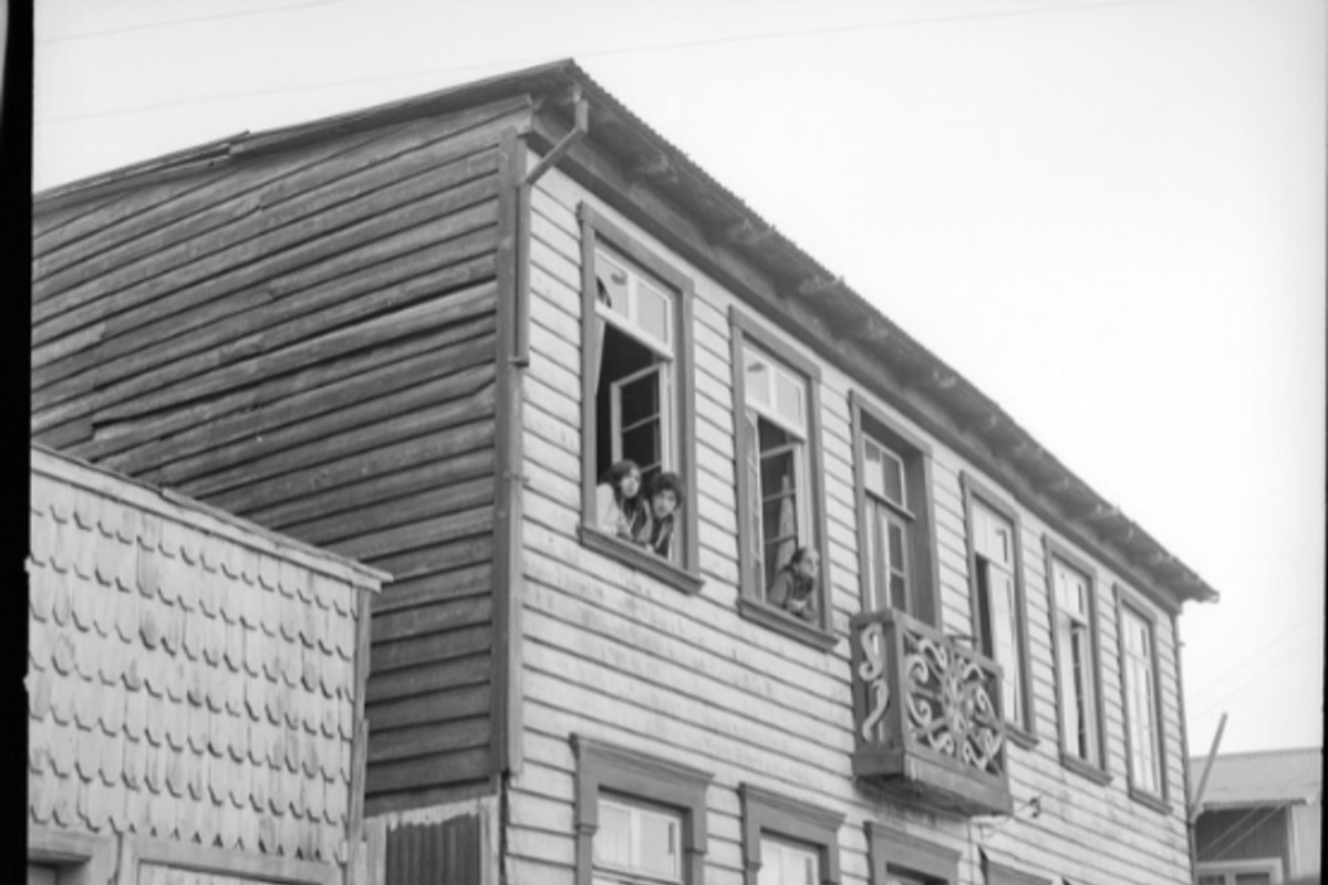 4. Casa de Chiloé, 1973. Fotografía de Armindo Cardoso.