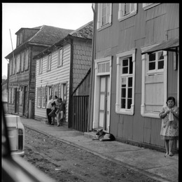 5. Casa de Chiloé, 1973. Fotografía de Armindo Cardoso.