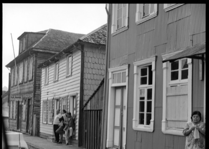 5. Casa de Chiloé, 1973. Fotografía de Armindo Cardoso.