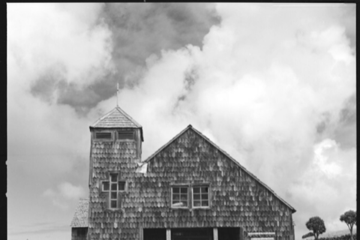 8. Capilla de Quetalmahue, en Chiloé, 1973. Fotografía de Armindo Cardoso.