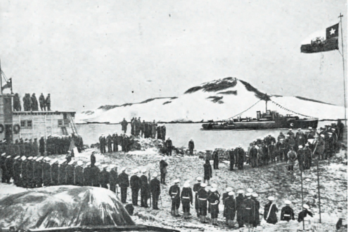 5. Día de inauguración de la base chilena en la Antártica.