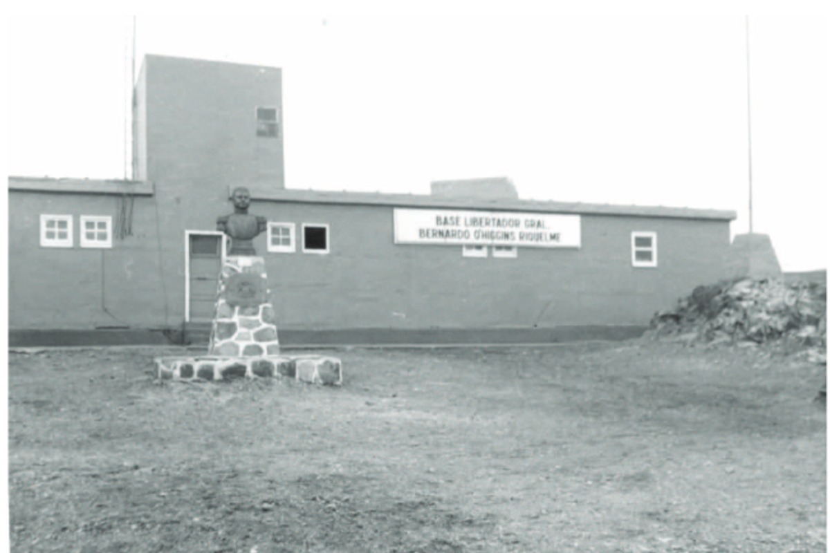 6. La base militar en la Antártica en 1979.