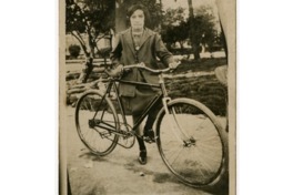 2. Muchacha en bicicleta. Santiago , 1925.