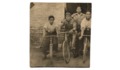 5. Jovenes retratados en sus bicicletas. Chile, entre 1930 y 1940.