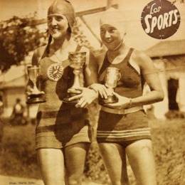 2. Marta Schuler y Victoria Caffarena. Nadadoras chilenas campeonas. Los Sports, 1928.