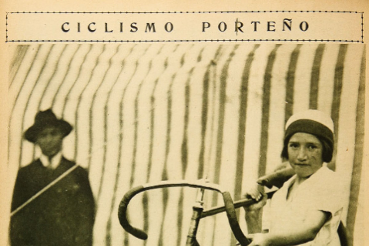 13.	Anita Duarte, ciclista.  Los Sports, 1924.