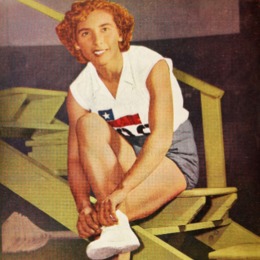 15.	Lisa Peters, campeona sudamericana de salto largo. Estadio, 1953.