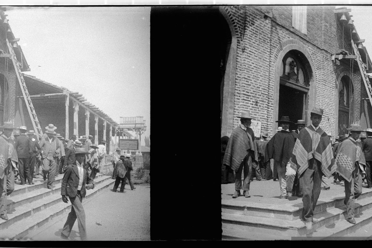 7. Salida de misa en Placilla, 1905. Fotografía de Julio Bertrand Vidal.