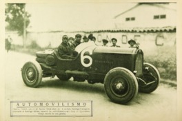 4. Aladino Azzari  sobre su auto marca Studebaker. Año 1927.