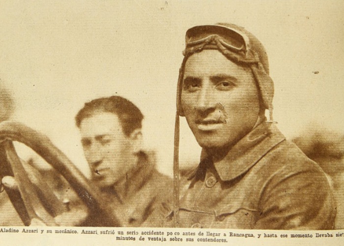 5. Aladino Azzari, en el volante, y su mecánico. Año 1927.