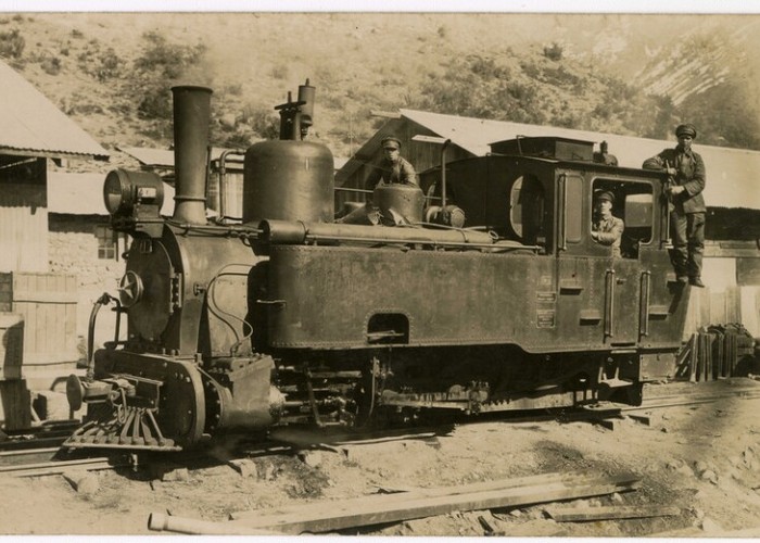 4. Locomotora del Ferrocarril de la línea Puente Alto a El Volcán, año 1910.