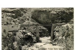  6. Salida del Tunel Salto del Soldado Chile, ubicado en Los Andes, año 1910.