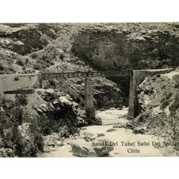  6. Salida del Tunel Salto del Soldado Chile, ubicado en Los Andes, año 1910.