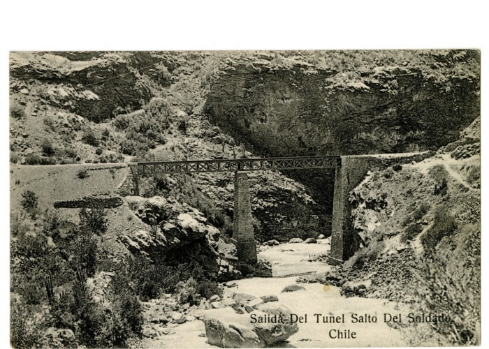  6. Salida del Tunel Salto del Soldado Chile, ubicado en Los Andes, año 1910.