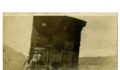 8. Hombre en la parte exterior de un vagón del Ferrocarril Trasandino, año 1910.