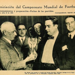 9. El 13 de julio de 1930 comenzó el primer Mundial de Fútbol en Uruguay. La copa que entonces se entregaba a la selección ganadora, era la copa Jules Rimet, que se usó hasta 1970.