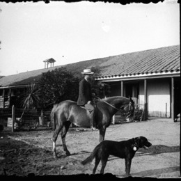 9. Escena en el campo Lepanto, Valdivia. Fotografía de Julio Bertrand Vidal, entre 1905 y 1907.