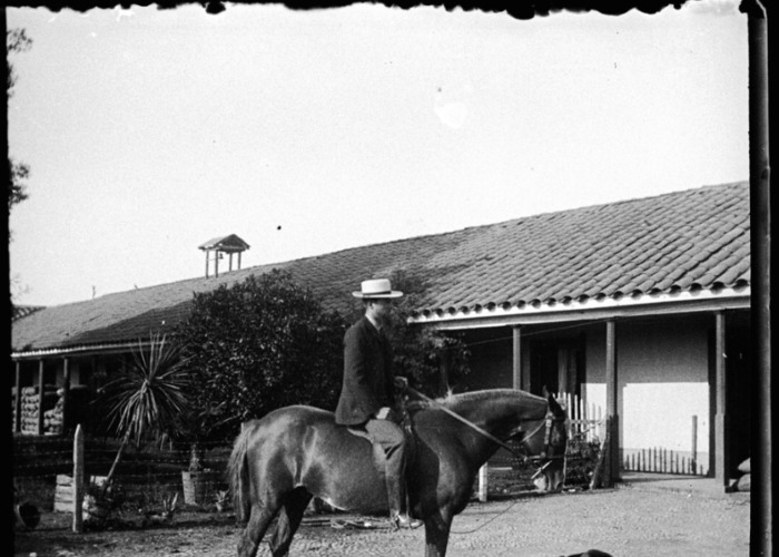 9. Escena en el campo Lepanto, Valdivia. Fotografía de Julio Bertrand Vidal, entre 1905 y 1907.