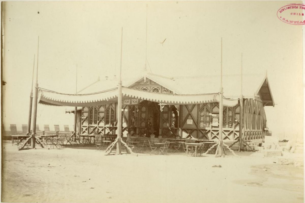 12. Antiguo restaurant del cerro Santa Lucía.