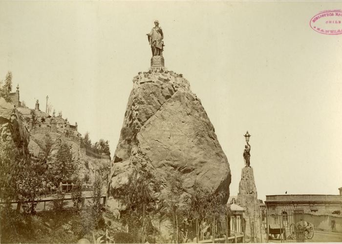 13. Estatua que representa a la ciudad venezolana de Caracas. Fue hecha en París e instalada en el cerro en 1874.