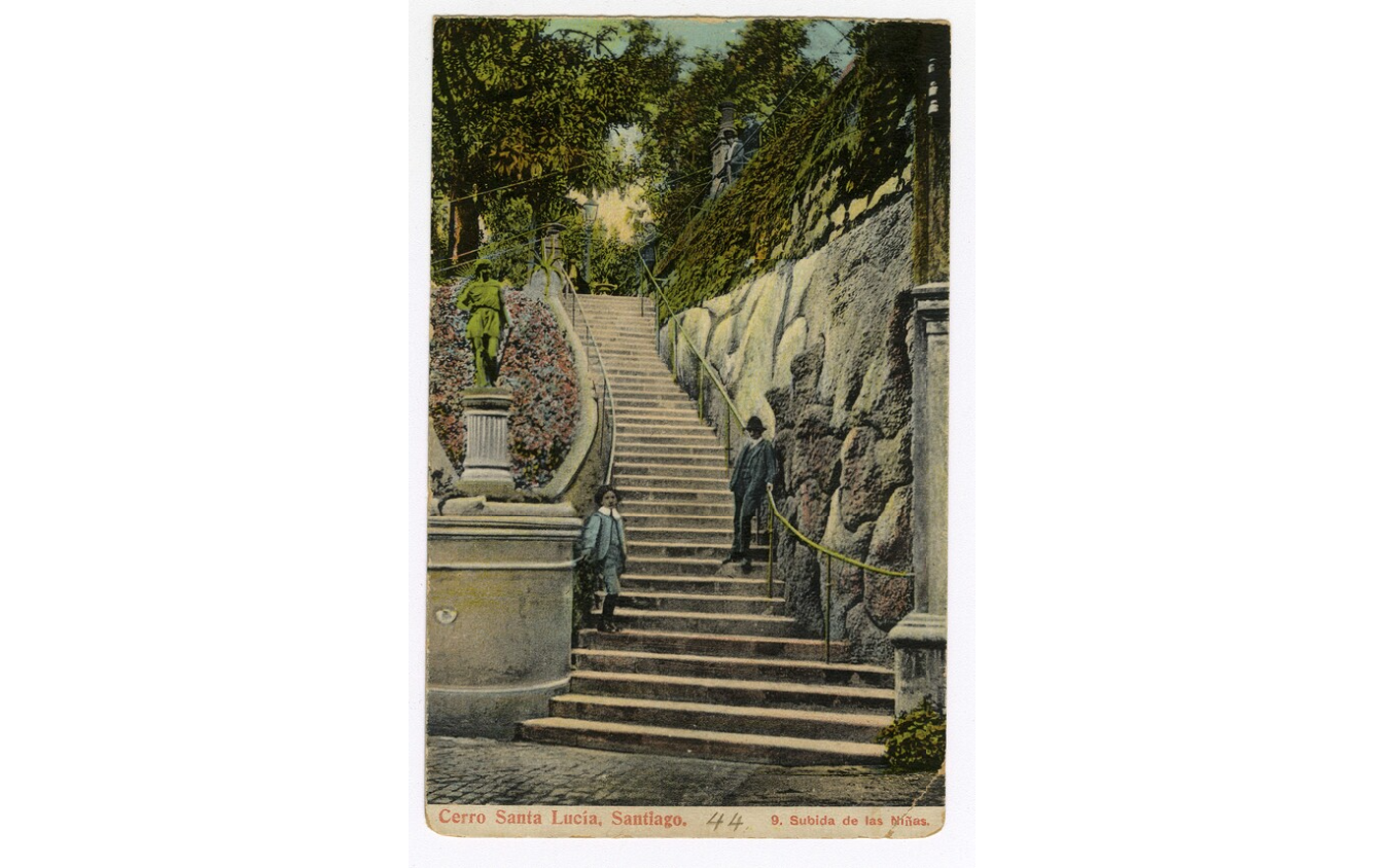 5. Un niño y un adulto en una escalera del cerro Santa Lucía, conocida como "Subida de las niñas". Alrededor del año 1900. 5. Un niño y un adulto en una escalera del cerro Santa Lucía, conocida como "Subida de las niñas". Alrededor del año 1900.